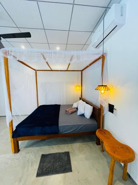 Photo of the whole room, Seating area, Bedroom