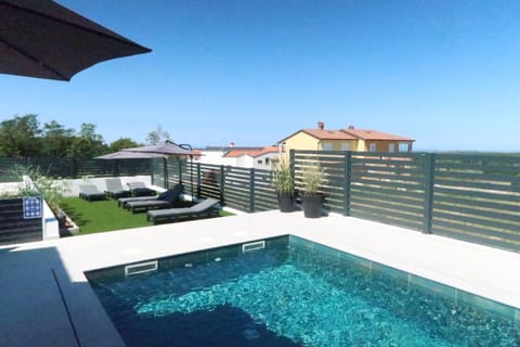 Balcony/Terrace, Swimming pool