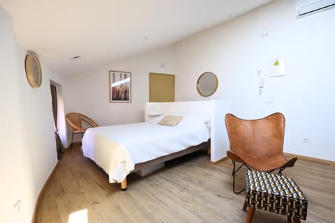 Bed, Photo of the whole room, air conditioner