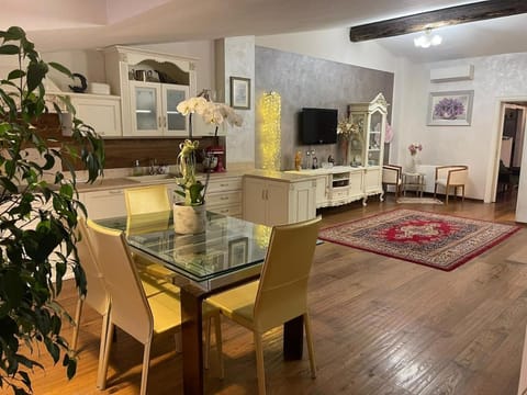 Charming House- Arezzo Centro Apartment in Arezzo