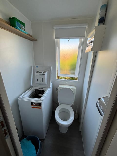 Toilet, washing machine