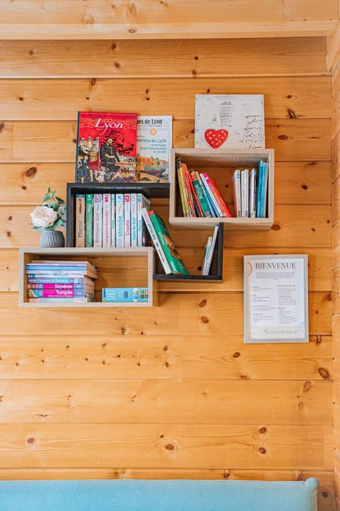 Ambiance Bois & Charme Proche Lyon Apartment in Tassin-la-Demi-Lune