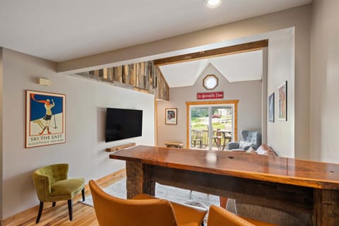 Updated townhome - Walk to Holiday Valley House in Ellicottville