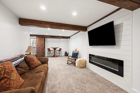 Updated townhome - Walk to Holiday Valley House in Ellicottville