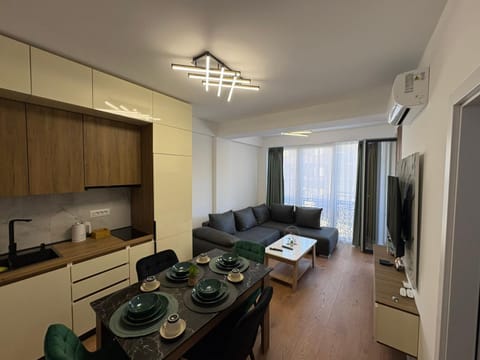 TV and multimedia, Kitchen or kitchenette, Living room, Seating area, Dining area