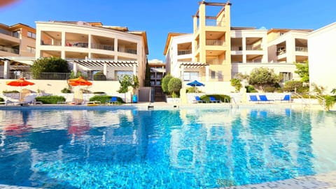 Property building, Day, Pool view, Swimming pool, sunbed