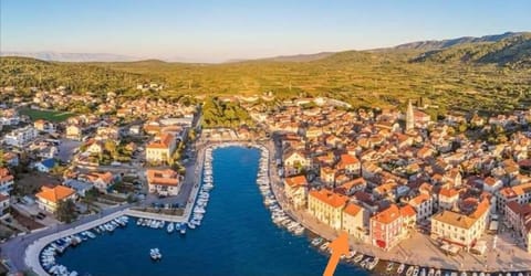 Bird's eye view, City view, Location