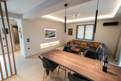 Living room, Seating area, Dining area, air conditioner