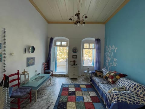 Bed, Living room, Photo of the whole room, Seating area, Bedroom