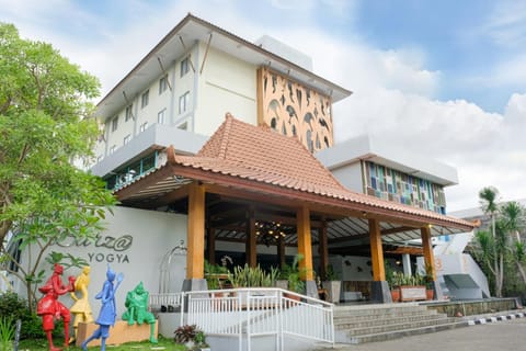 Facade/entrance
