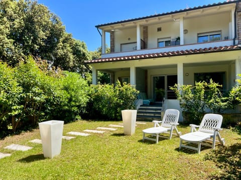 Property building, Patio, Garden, sunbed