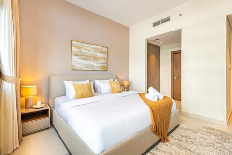 Designer's Finishing - Rooftop Pools - Modern Oasis - Family Heaven - Full Canal Views - Sunset Raha Views - 2 min walk from Space42 Arena Apartment in Abu Dhabi