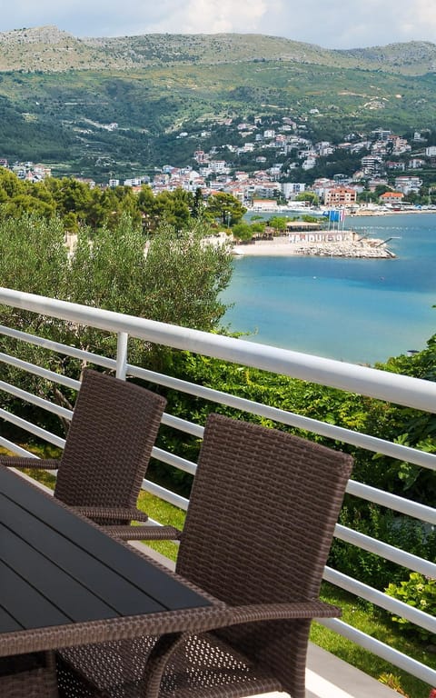 Balcony/Terrace, Beach, Mountain view, Sea view