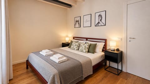 Bed, Photo of the whole room, Bedroom, towels, air conditioner