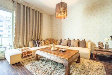 Modern Oasis - Elegant Cave - Family Heaven - Designer's Paradise - 10 min away from Abu Dhabi Airport, Yas Island, Formula 1, Ferrari World, SeaWorld, Warner Bros World Apartment in Abu Dhabi