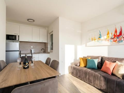 Living room, Seating area, Dining area, kitchen