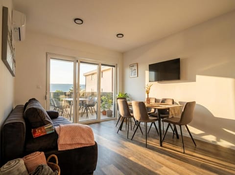 TV and multimedia, Living room, Dining area