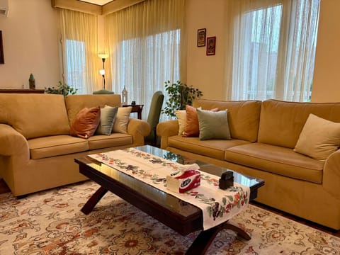 Living room, Seating area