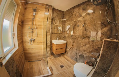 Shower, Toilet, Bathroom, Bath, towels