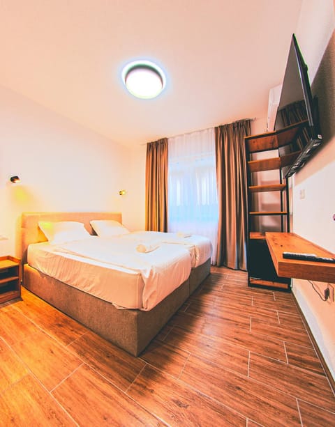 Communal lounge/ TV room, Bed, TV and multimedia, Photo of the whole room, Evening entertainment, Bedroom