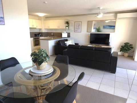 TV and multimedia, Seating area, Dining area, kitchen, air conditioner