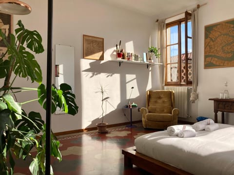 Photo of the whole room, Seating area, Bedroom