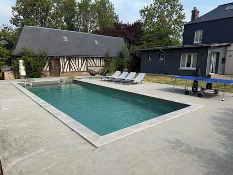Villa avec piscine chauffée coeur du Pays d'Auge Villa in Normandy