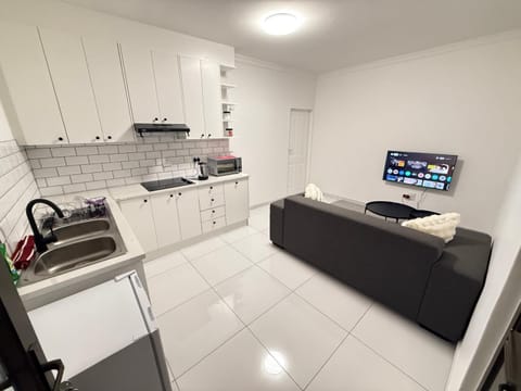 TV and multimedia, Kitchen or kitchenette, stove