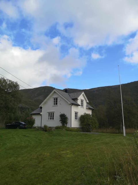 Lofoten view Skokkelvika House in Lofoten