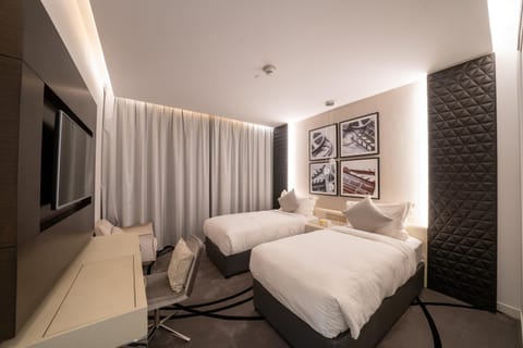 Bed, TV and multimedia, Bedroom