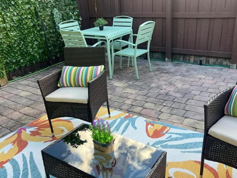 Tropical Oasis House in Hollywood