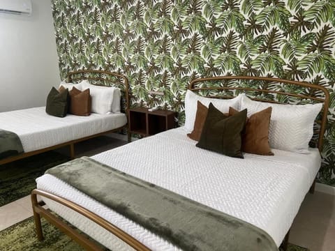 Tropical Oasis House in Hollywood