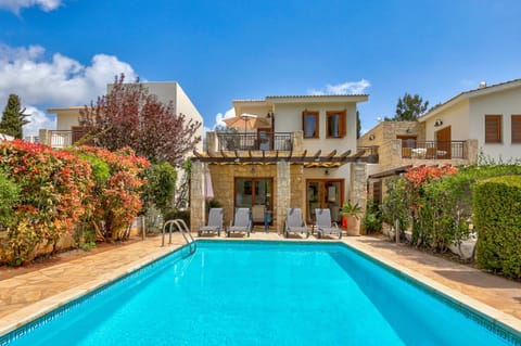 Property building, Garden, Balcony/Terrace, Swimming pool, Swimming pool, sunbed