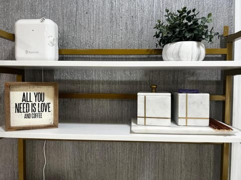 Stylish Bedroom Suite House in Hollywood