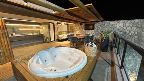 Hot Tub, Swimming pool