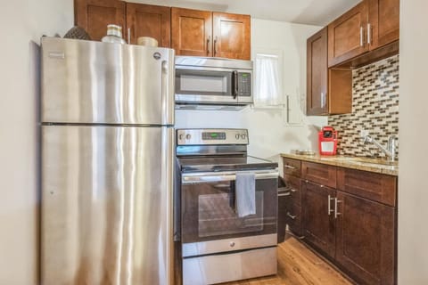 Cozy Studio for 2 Highly Walkable - Close to DT Apartment in Berry Hill