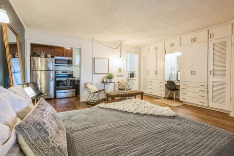 Cozy Studio for 2 Highly Walkable - Close to DT Apartment in Berry Hill