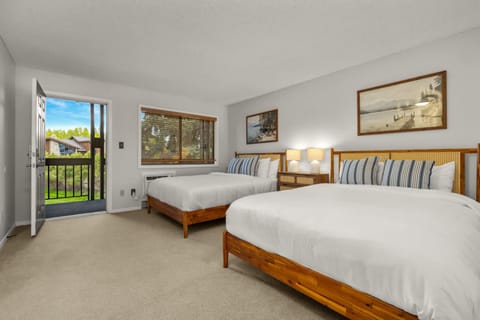 Paddle & Pine - Lake Views & Private Dock Access House in Bigfork