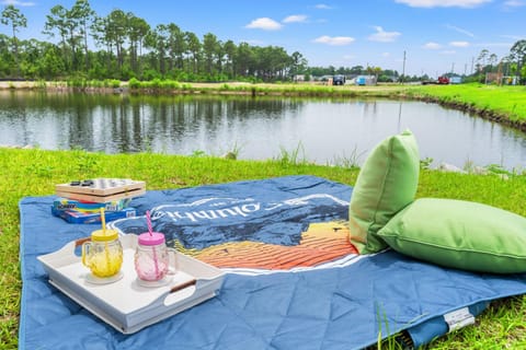 Family waterfron retreat-Near golf Beach Barefoot House in North Myrtle Beach