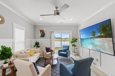 Family waterfron retreat-Near golf Beach Barefoot House in North Myrtle Beach