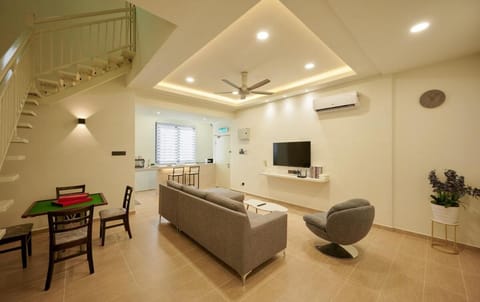 TV and multimedia, Kitchen or kitchenette, Living room, air conditioner