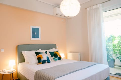 2BR home with Parking close to YGEIA, Mitera & OAKA Apartment in Chalandri