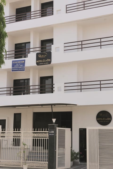 Property building, Day, View (from property/room), Balcony/Terrace