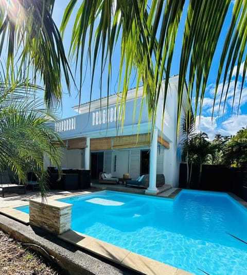 Property building, Garden, Pool view, Swimming pool