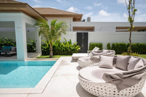 Garden, Garden view, Pool view, Swimming pool, sunbed