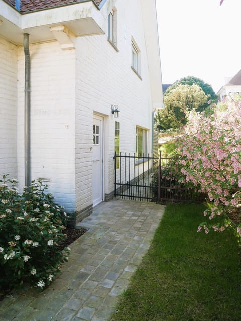 Property building, Spring, Garden, Garden view