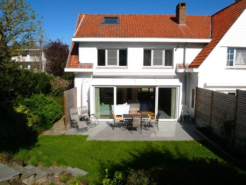 Property building, Spring, Garden, Garden view