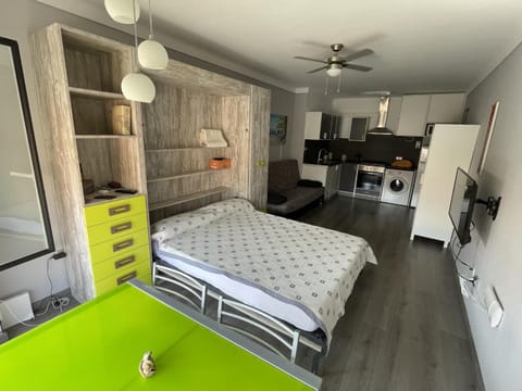 Bed, Photo of the whole room, Dining area
