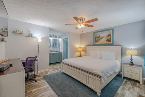 The Turtle House- Quiet complex, 2 BR/ 2 BA House in Panama City Beach
