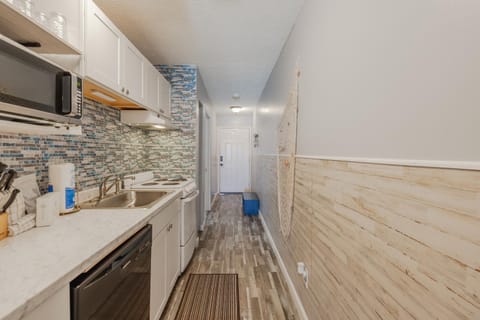 The Turtle House- Quiet complex, 2 BR/ 2 BA House in Panama City Beach